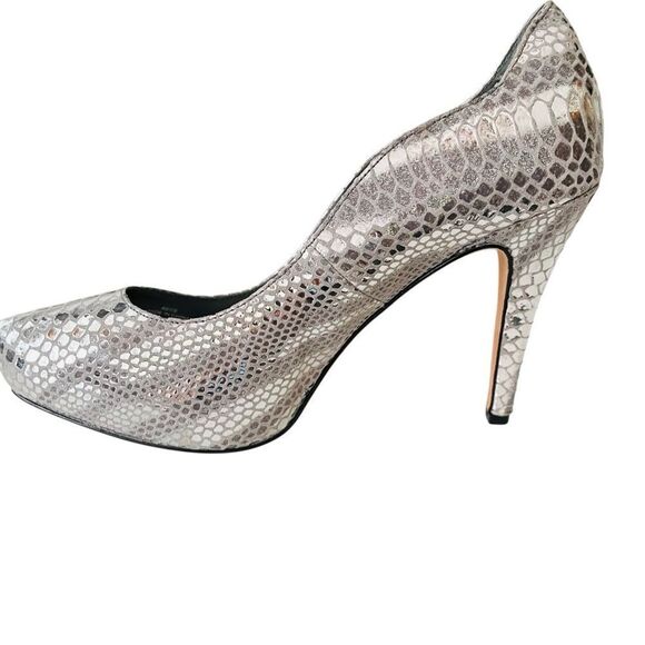 White House Black Market Rece Silver Metallic Snake Print Leather Pumps size 7.5 - Picture 5 of 7
